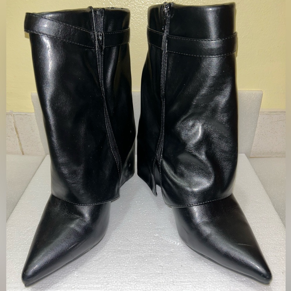 Anne Michelle Choosy 06 Black “Shark Lock” Wedge Boots Gold Lock Detail Size 10